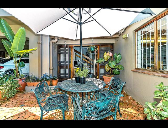 4 BEDROOM FREEHOLD SOLD IN FOREST HILLS